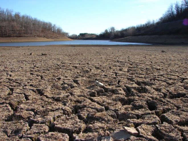 california drought, 2009, dry riverbed, noaa, climate change