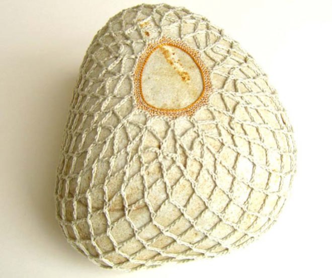 susanna bauer, crochet, embroidery, organic, natural objects, stone, sand circles