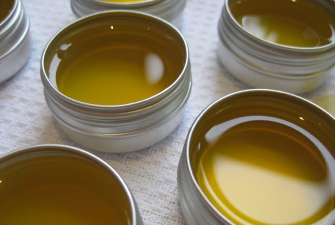 DIY lip balm, lip balm recipe, lip gloss, lip gloss tins, lip balm containers,