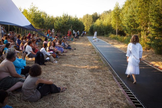 Fast Track, Trampoline Sidewalk, Salto Architects, green commute, green transportation, archstoyanie festival, trampoline