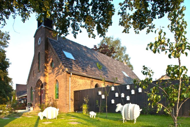 The Netherlands, Haarlo, Leijh Kappelhoff Seckel van den Doppelsteen Architecten, church, historic, renovation, residence, loft, God’s Loftstory, shipping container, green roof, garden