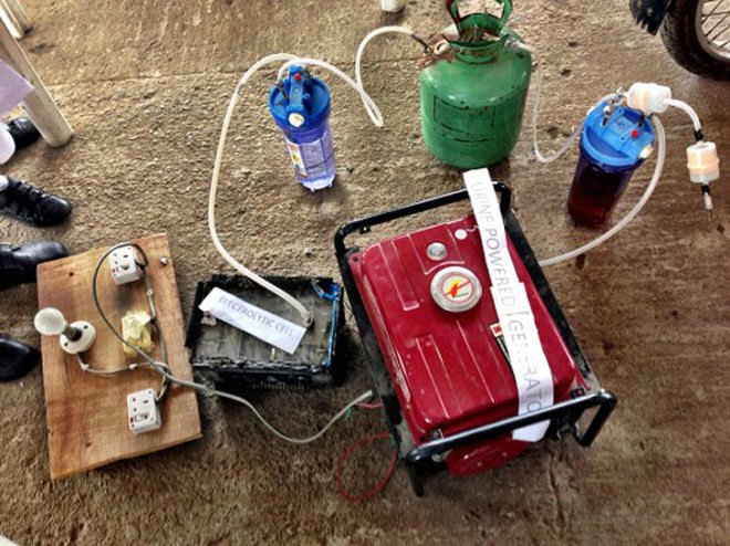 Duro-Aina Adebola, Akindele Abiola, Faleke Oluwatoyin, Bello Eniola, alternative energy, renewable energy, green design, eco design, sustainable design, Maker Faire Africa, pee power, urine generator, urine powered generator, urine power