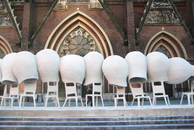 Nacho Carbonell, Communication Line, Dutch Design Week, chicken wire, public art, sofa, social, Eindhoven, recycled paper, Ana Lisa Alperovich