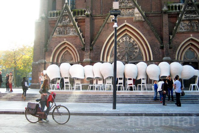 Nacho Carbonell, Communication Line, Dutch Design Week, chicken wire, public art, sofa, social, Eindhoven, recycled paper, Ana Lisa Alperovich