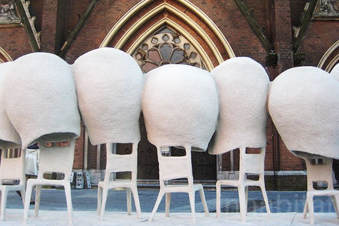 Nacho Carbonell, Communication Line, Dutch Design Week, chicken wire, public art, sofa, social, Eindhoven, recycled paper, Ana Lisa Alperovich