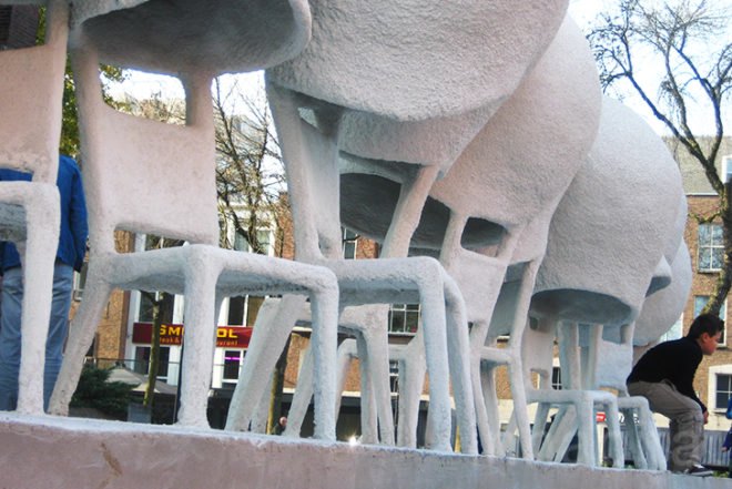 Nacho Carbonell, Communication Line, Dutch Design Week, chicken wire, public art, sofa, social, Eindhoven, recycled paper, Ana Lisa Alperovich