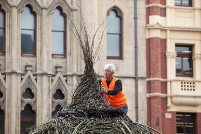 Patrick Dougherty, Ballroom, Willow Nest, Melbourne, Federation Square, St. Paul's Cathedral, public art, environmental art, invasive species, willow, Australia, green design, green art, sustainable design, eco-design, eco-art,