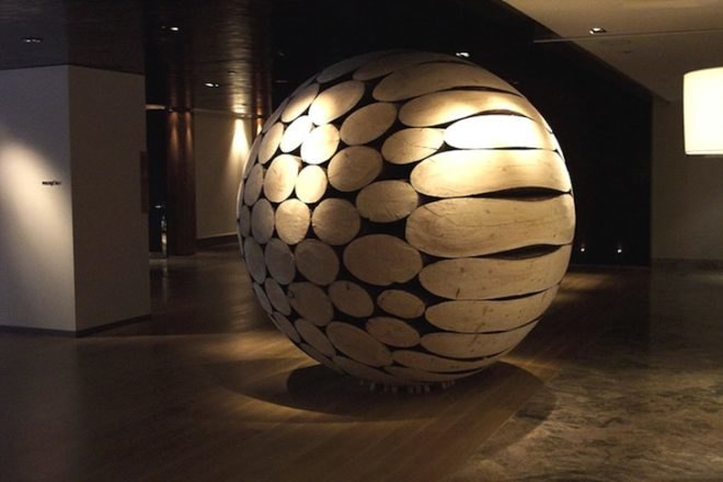 Lee Jae-Hyo, wood, Korean artist, giant wooden balls, sculptural wooden spheres, natural materials, green materials, timber, art, eco-art, eco-design,
