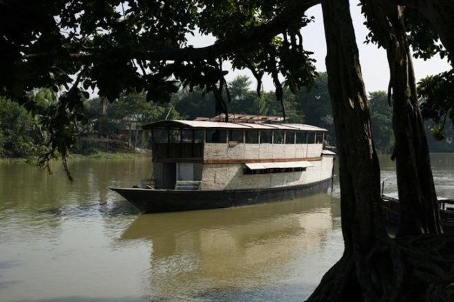 Shidhulai Swanirvar Sangstha, floating schools, solar-powered floating schools, Bangladesh, solar lantern, education, humanitarian design, sustainable materials, flood-proof design, Bangladesh, monsoon, eco-design, green design, sustainable design