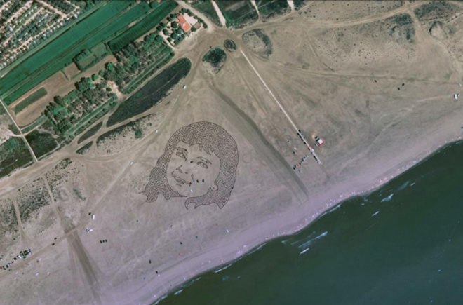 green design, eco design, sustainable design, Earth Art, Jorge Rodriguez-Gerada, Enric Miralles, President Obama, Obama portrait, obama mandala, giant obama portrait Barcelona, earth mandala, 350.org