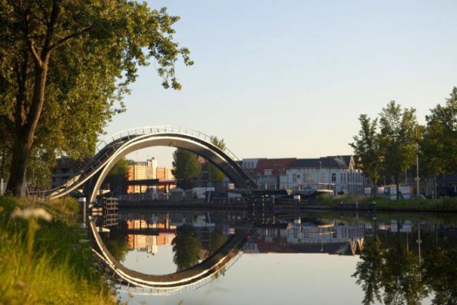 Melkwegbridge, NEXT Architects, the netherlands, pedestrian bridge, pedestrian friendly, purmerend,