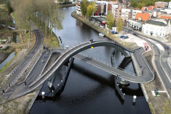 Melkwegbridge, NEXT Architects, the netherlands, pedestrian bridge, pedestrian friendly, purmerend,