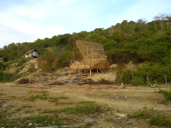 Ecuador, fishing, agriculture, natural materials, sustainable materials, local materials, boat shaped school, Nueva Esperanza School, bamboo, timber, straw, green design, sustainable design, eco-design, vernacular architecture