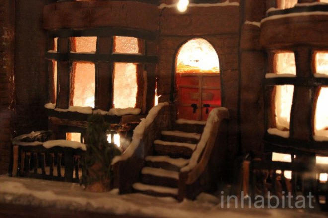 gingerbread brooklyn brownstone, gingerbread brownstone, gingerbread homes, gingerbread house, green design, renee baumann, brooklyn brownstone gingerbread house, brownstone gingerbread house, diy gingerbread brownstone, diy gingerbread houses, gingerbread brooklyn brownstone, gingerbread brownstone