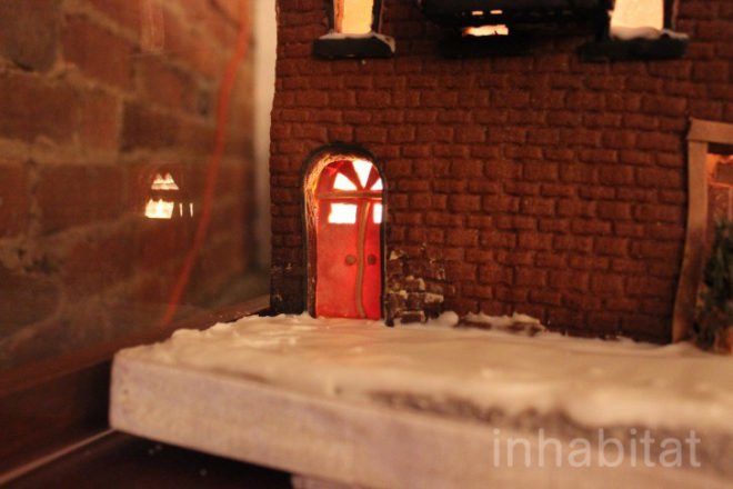 gingerbread brooklyn brownstone, gingerbread brownstone, gingerbread homes, gingerbread house, green design, renee baumann, brooklyn brownstone gingerbread house, brownstone gingerbread house, diy gingerbread brownstone, diy gingerbread houses, gingerbread brooklyn brownstone, gingerbread brownstone