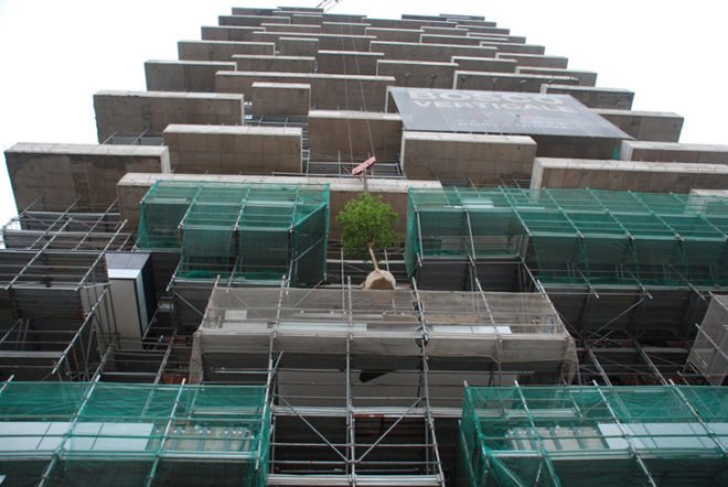Bosco Verticale, green tower, plant tower, living tower, vertical forest, world's first vertical forest, eco architecture, green architecture, living buildings, Aeolian energy, photovoltaic energy, Stefano Boeri Architetti, Stefano Boeri Architects, Stefano Boeri, italian architecture, italy architecture, milan architecture, bosco verticale construction, bosco verticale construction photos