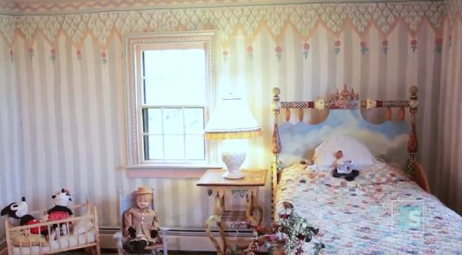 green design, eco design, sustainable design, Alice in Wonderland House, rehabilitated farm house, Richard Mackenzie-Childs, farm house restoration, Finger Lakes, Lion the Witch and the wardrobe, SpaceTV