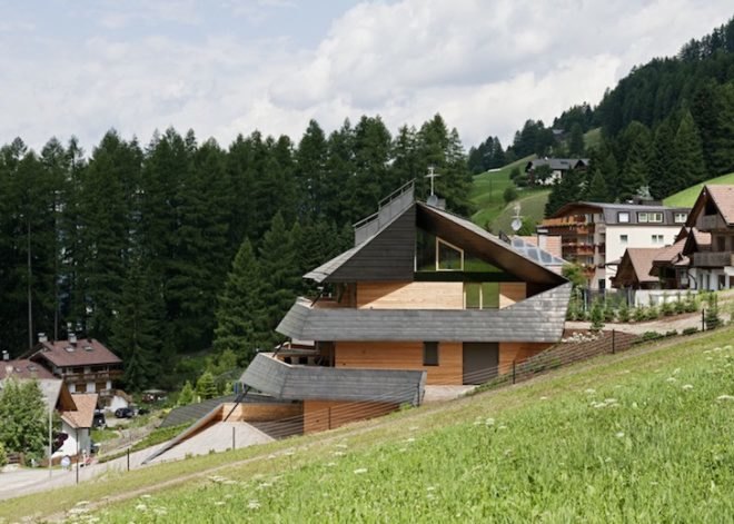 Larch, copper, pre-oxidized copper, vernacular, planning regulations, mountain homes, luxurious mountain getaway, Italy, Dolomite Mountains, Dolomitenblick, PLASMA Studio, green design, sustainable design, eco-design, daylighting, solar gain