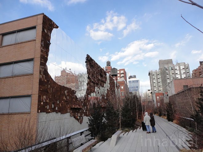 green design, eco design, sustainable design, El Anatsui, Jack Shainman Gallery, high Line park, Mirror installation high line park, upcycled art, recycled art, Broken Bridge ii