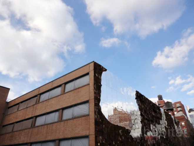 green design, eco design, sustainable design, El Anatsui, Jack Shainman Gallery, high Line park, Mirror installation high line park, upcycled art, recycled art, Broken Bridge ii