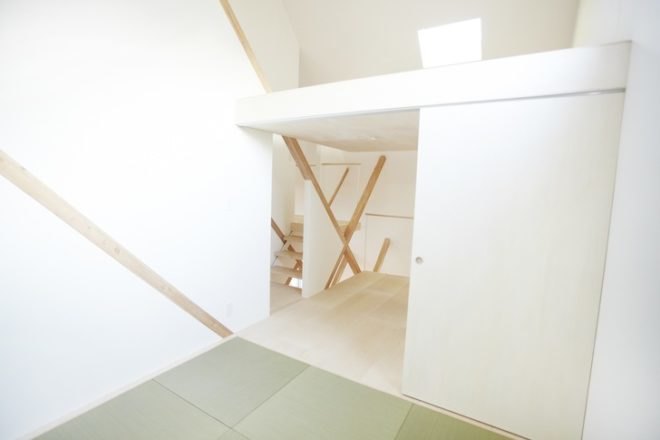 Y beams, hanging floors, House H, Hiroyuki Shinozaki Architects, tokyo, Matsudo City, Chiba Prefecture, Japan, green design, sustainable design, eco-design, daylighting, minimalism, Japanese minimalism, urban design, sustainable renovation, green renovation