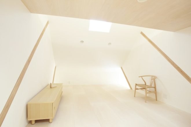 Y beams, hanging floors, House H, Hiroyuki Shinozaki Architects, tokyo, Matsudo City, Chiba Prefecture, Japan, green design, sustainable design, eco-design, daylighting, minimalism, Japanese minimalism, urban design, sustainable renovation, green renovation