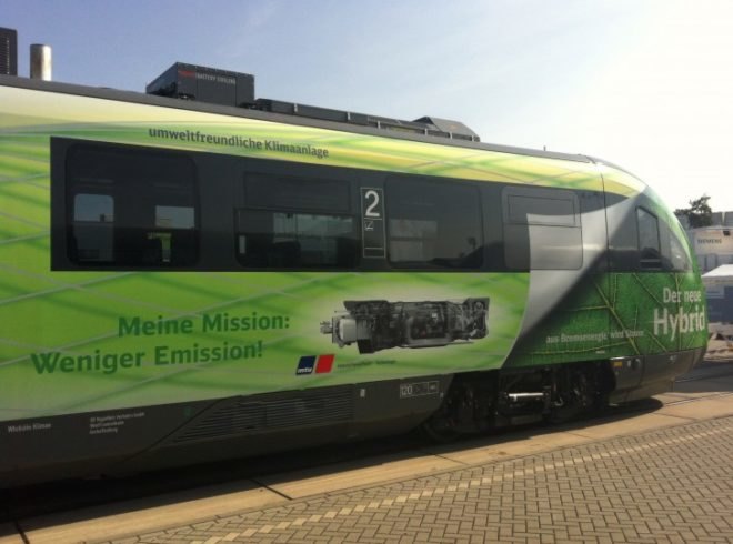 electric trains, hybrid trains, world's first hybrid train, Tognum Daughter MTU, rail vehicles, regenerative braking, hybrid vehicles, Siemens Desiro Classic VT 642 locomotive, batteries, power packs, green energy,