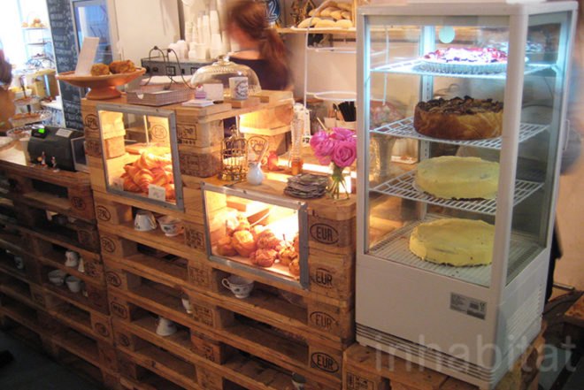 De Laatste Kruimel, Amsterdam, Ana Lisa Alperovich, bakery, café, organic food, scones, cakes, recycled pallets, Architecture, green furniture, ecycled Materials, Green Materials, green packaging