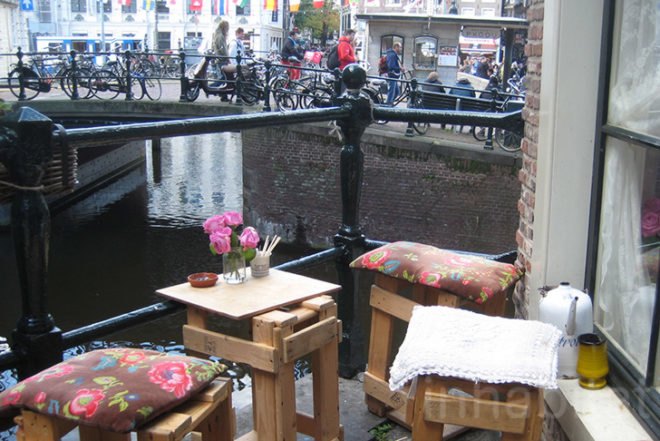 De Laatste Kruimel, Amsterdam, Ana Lisa Alperovich, bakery, café, organic food, scones, cakes, recycled pallets, Architecture, green furniture, ecycled Materials, Green Materials, green packaging
