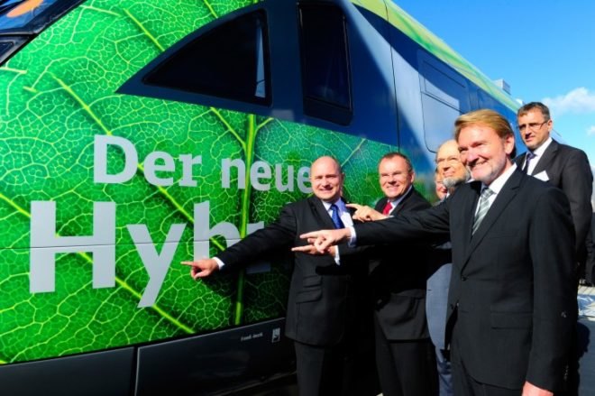 electric trains, hybrid trains, world's first hybrid train, Tognum Daughter MTU, rail vehicles, regenerative braking, hybrid vehicles, Siemens Desiro Classic VT 642 locomotive, batteries, power packs, green energy,