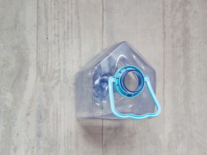 Plastic Birdhouse, Colectivo da Rainha, material reuse, recycled materials, recycled plastic bottles, plastic vase