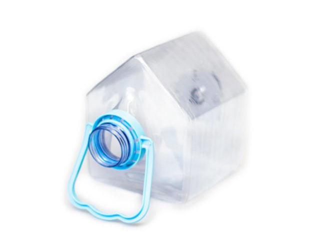 Plastic Birdhouse, Colectivo da Rainha, material reuse, recycled materials, recycled plastic bottles, plastic vase