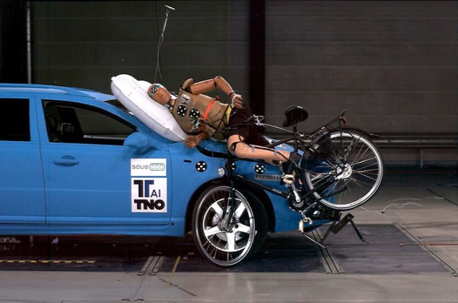 green design, eco design, sustainable design, exterior airbags, bicycle airbags, pedestrian airbags, bicycle safety, The Netherlands, Dutch Ministry of Infrastructure and the Environment, TNO, Volvo V40