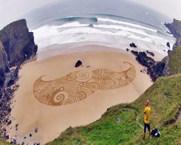 Artist Tony Plant Creates Epic Sand Etchings on England's Beaches Using Only a Rake!