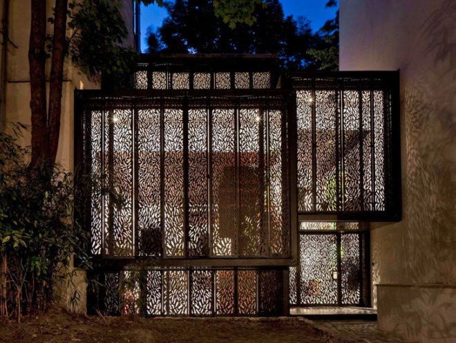 Paris, Maison Escalier, steel, concrete, stairway, Jacques Moussafir, Moussafir Architectes, black locust wood, electronic shutters, daylighting, France