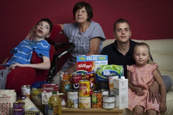 Oxfam America, seven photos of what seven families eat, food waste, poverty, injustice, food politics, hunger, obesity, news, environment, charity, aid organization, non profit organization, oxfam food photos, UK family, british family, english family