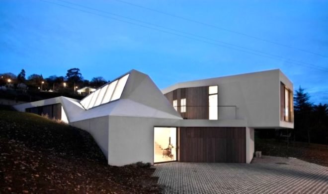 clay walls, F451 Arquitectura, Gijon, Spain, design, green design, sustainable design, eco-design, energy efficiency, green roof, daylighting, atelier, home, hybrid house, corrugated metal roof, insulation