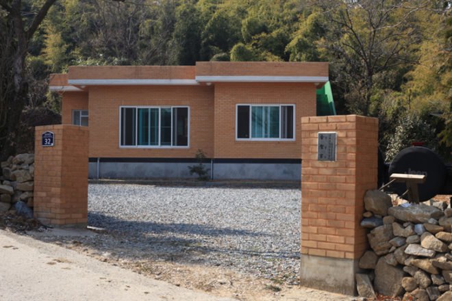green design, eco design, sustainable design, JOHO Architecture, double skin facade, Namhae house, exoskeleton, Korean country house