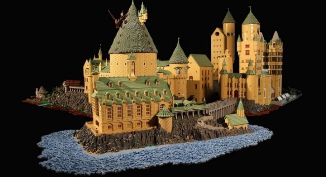 LEGO Hogwarts, Harry Potter Hogwarts LEGO replica, Alice Finch LEGO sculptures, Harry Potter LEGO sets, LEGO sculptures, BrickCon 2012, BrickCon Exhibition, Harry Potter studio, LEGO ART, house of LEGOs