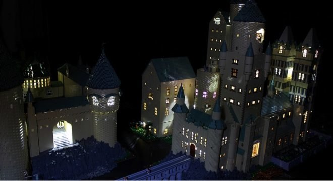 LEGO Hogwarts, Harry Potter Hogwarts LEGO replica, Alice Finch LEGO sculptures, Harry Potter LEGO sets, LEGO sculptures, BrickCon 2012, BrickCon Exhibition, Harry Potter studio, LEGO ART, house of LEGOs