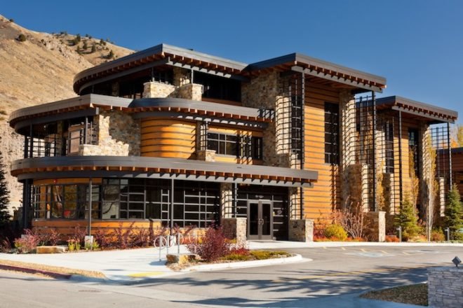 natural materials, green design, sustainable design, eco-design, Jackson, Plan One Architects, Rocky Mountain National Banks, energy efficiency, daylighting, insulation, passive solar, daylighting, indigenous landscape, usa, wyoming, green bank
