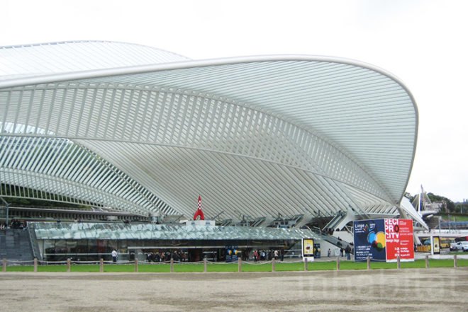 Santiago Calatrava, Liège-Guillemins Train Station, tgv rail station, Belgium, Liège, high-speed rail, high speed rail station, high speed rail, calatrava, Architecture, Air quality, Green Lighting, Daylighting,