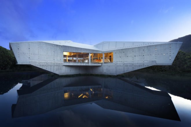 Stamp House, Charles Wright Architects, cyclone proof house, disaster proof house, solar powered house, far north queensland