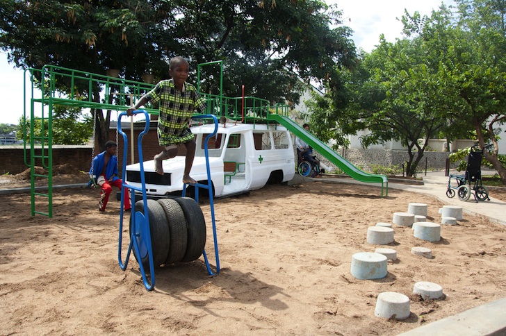 recycled materials, Luc van Hoeckel, Pim van Baarsen, Malawi, Balantyre, ambulance, recycled materials, social design, humanitarian design, green design, sustainable design, BEIT Cure Hospital, handicap accessible