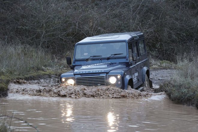 Land Rover, Land Rover Defender, electric Land Rover, electric SUV, 2013 Geneva Motor Show, green SUV, lithium-ion battery, electric motor, green transportation