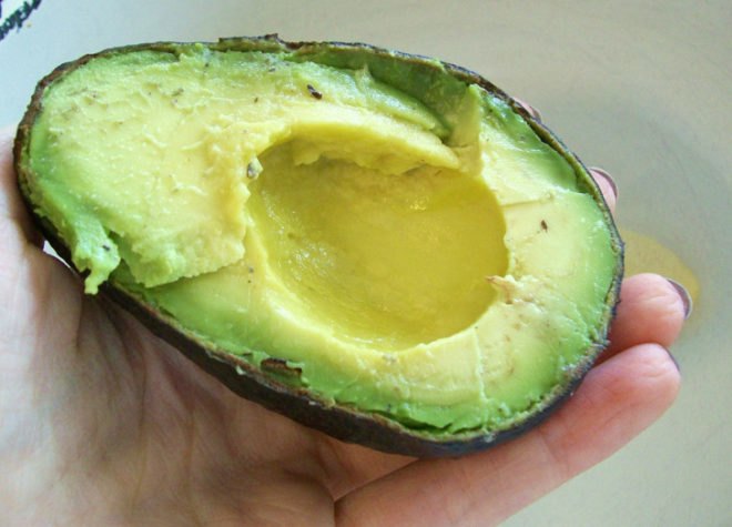 avocado and almond moisturizing scrub