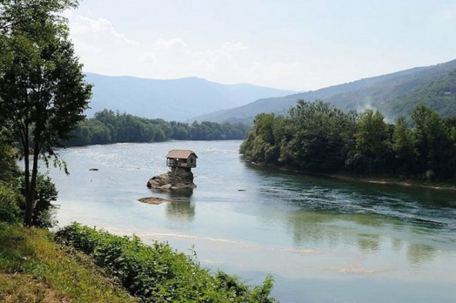 drina river house, tiny house, tiny rock house drina rock house, micro homes, tiny homes, small homes, tiny architecture, flood-proof architecture, flood-proof homes, flood-proof design