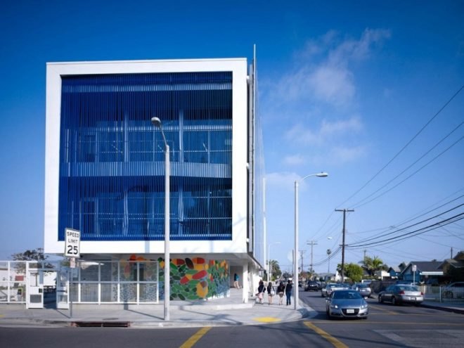 Green Dot Animo High School, Brooks+Scarpa Architects, LA public school design, green school design, passive sustainability, LA eco-friendly high school, solar power, solar panels, solar facade, carbon emissions, clean energy, educational architecture