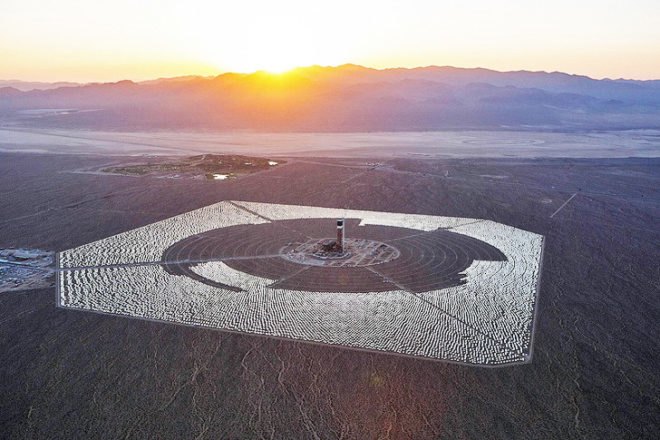 Ivanpah Solar Thermal Plant , California solar plants, NRG Energy, US solar energy, BrightSource Energy, Bechtel Corporation, heliostats, California clean energy, carbon emissions, solar thermal plants, solar steam turbines, green technology