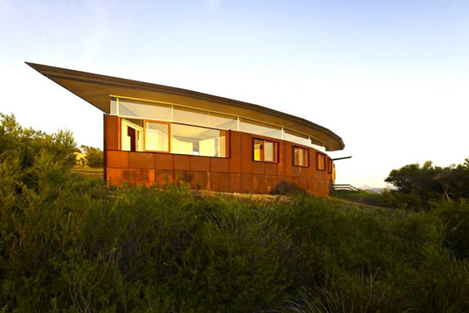 Southern House, Fergus Scott Architects, Australia, Frank Lloyd Wright, metal clad home, passive solar, passive thermal, daylighting, green design, sustainable design, eco-design, coastal home